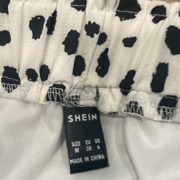 Black and white skirt - Picture 2 of 3